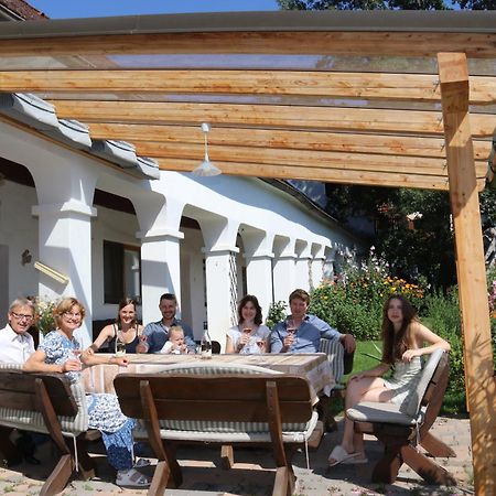 Weingut Bohrn Himmelbett Hotel Herrnbaumgarten Exterior photo