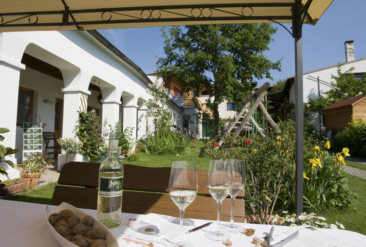 Weingut Bohrn Himmelbett Hotel Herrnbaumgarten Exterior photo